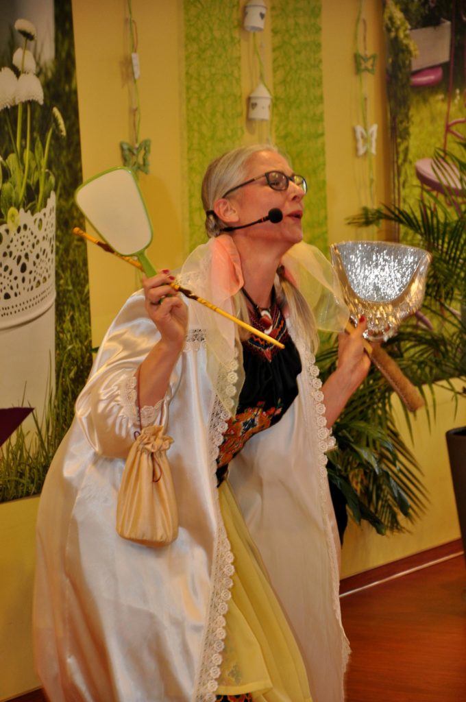 Biggi Hopp Erzähltheater spielt im Seniorenheim