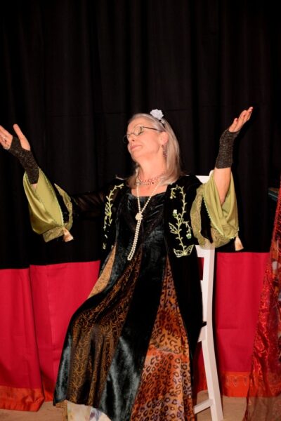 Biggi Hopp erzählt im Theater