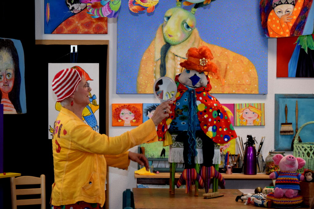 Erzähltheater mit figur Else und Biggi Hopp im Atelier in St.Egidien